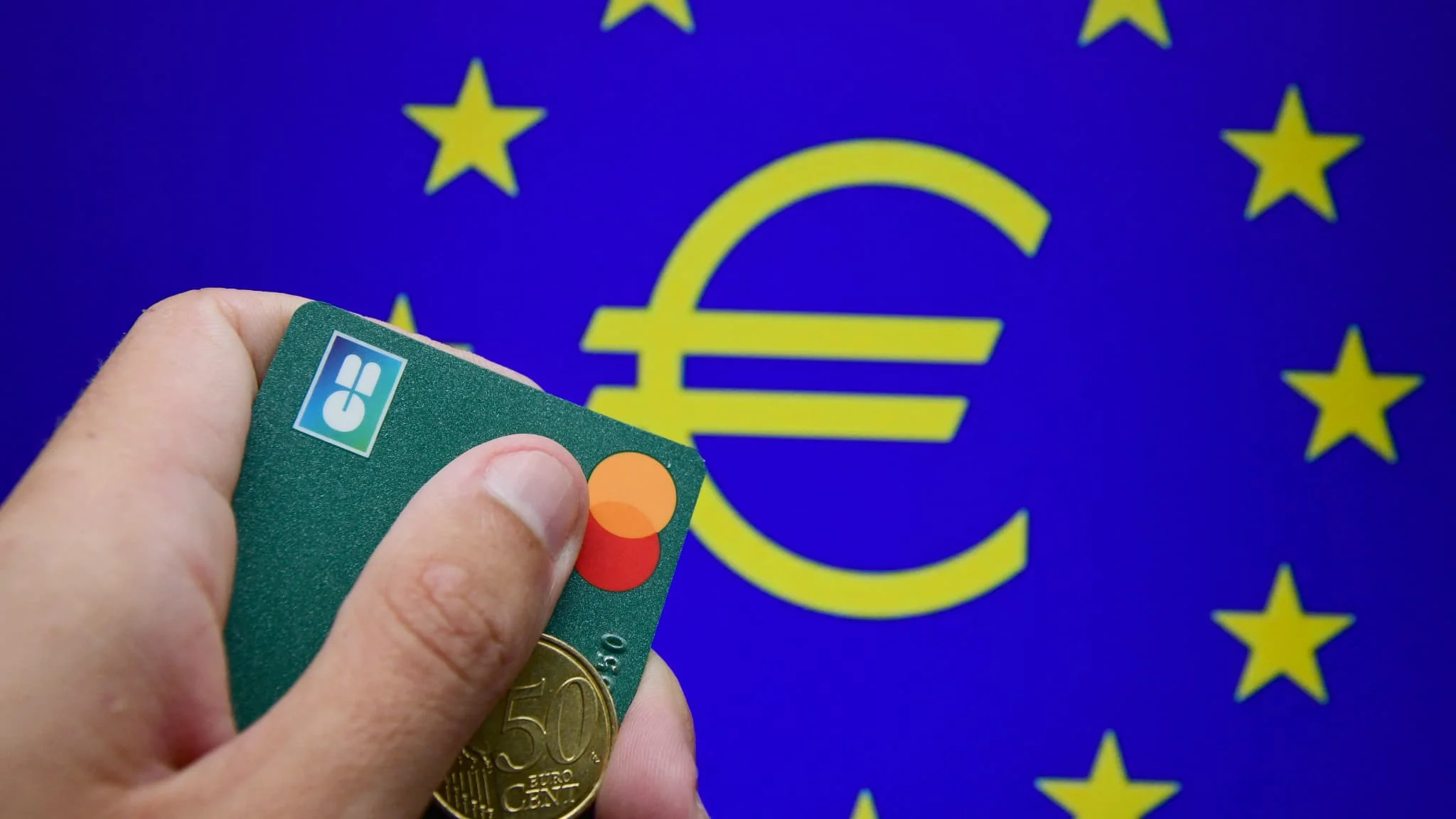 Schauen Sie auf Ihre Zahlungskarte, es muss unbedingt das CB-Badge darauf sein: warum die Europaabgeordnete Aurore Lalucq will, dass man von unseren Banken verlangt, das CB-Logo auf unseren Visa- oder Mastercard-Karten zu haben